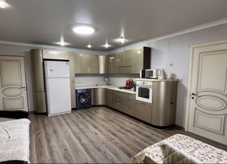 Сдается в аренду 2-ком. квартира, 70 м2, Махачкала, улица Лаптиева, 81А