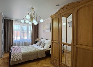 Аренда 2-комнатной квартиры, 60.5 м2, Геленджик, улица Островского, 31