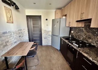 1-комнатная квартира в аренду, 40 м2, Батайск, улица Северный Массив, 1