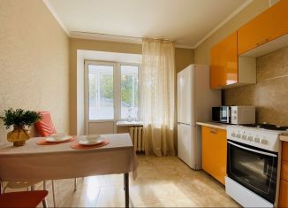 Сдам в аренду 1-комнатную квартиру, 40 м2, Вологодская область, улица Челюскинцев, 51А