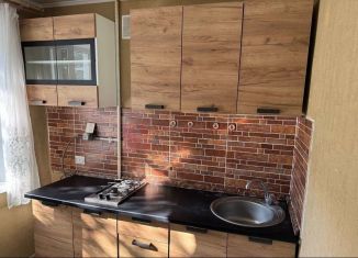 Сдаю в аренду двухкомнатную квартиру, 45 м2, Старый Оскол, микрорайон Горняк, 13