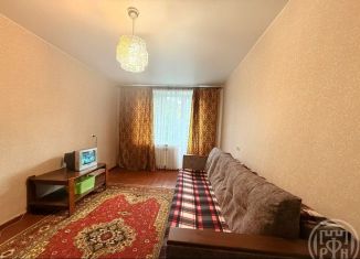 Сдается двухкомнатная квартира, 42 м2, Петергоф, улица Аврова, 15