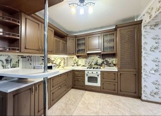 Сдается двухкомнатная квартира, 60 м2, Таганрог, улица 3-я Линия, 4