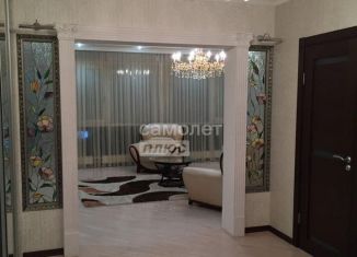 Сдается трехкомнатная квартира, 106.8 м2, Курск, улица Дзержинского, 4