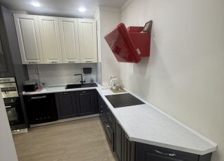 Сдаю в аренду 3-ком. квартиру, 84 м2, Астрахань, улица Генерала Епишева, 1А