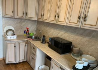 Сдается в аренду 3-ком. квартира, 60 м2, Тюмень, улица Пархоменко, 1