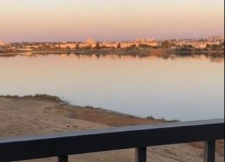 Сдам 2-ком. квартиру, 60 м2, Крым, Набережная улица, 19