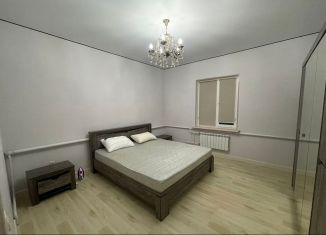 Аренда 3-ком. квартиры, 100 м2, Махачкала, Кирпичная улица, 39