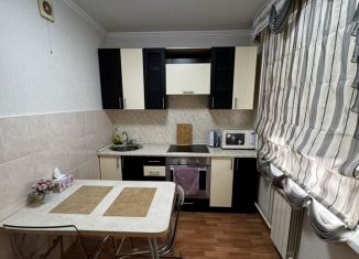 Сдаю в аренду 1-комнатную квартиру, 41 м2, Кемеровская область, улица Тольятти, 41