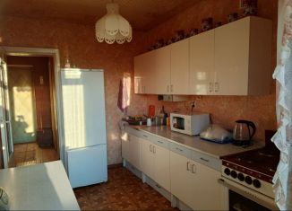 Сдам в аренду однокомнатную квартиру, 37 м2, Киров, улица Защитников Отечества, 66