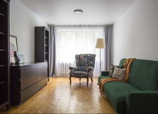 Трехкомнатная квартира в аренду, 63 м2, Красногорск, улица Карбышева, 11