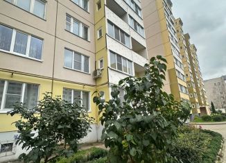 Продам 1-комнатную квартиру, 38 м2, Псков, улица Юности