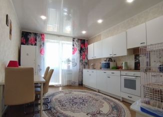 Продаю 3-комнатную квартиру, 105 м2, Орёл, улица Революции, 3к1