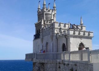 Двухкомнатная квартира на продажу, 60.6 м2, Крым