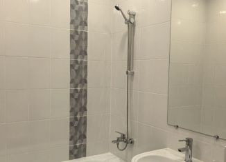 Продаю 1-ком. квартиру, 44.2 м2, Екатеринбург, улица Серова, 45