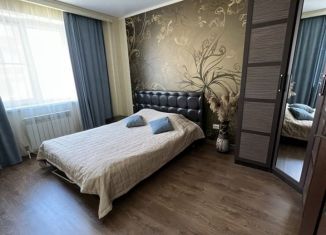 Сдается 2-ком. квартира, 65 м2, Батайск, улица Северная Звезда, 8