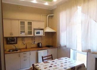 Сдается 1-ком. квартира, 40 м2, Евпатория, Интернациональная улица, 65Б