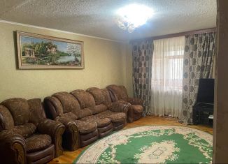 Продаю четырехкомнатную квартиру, 80 м2, Хасавюрт, улица Батырмурзаева, 1