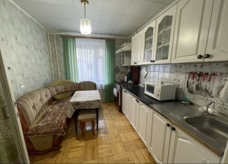 Сдается в аренду двухкомнатная квартира, 68 м2, Зеленодольск, улица Шустова, 2
