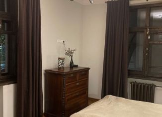 Сдам двухкомнатную квартиру, 55 м2, Севастополь, улица Генерала Петрова, 4