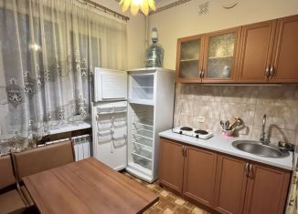 Сдам 2-ком. квартиру, 48 м2, Керчь, улица Победы, 4