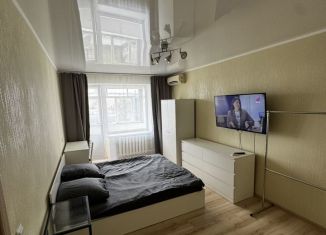 Сдам в аренду 1-ком. квартиру, 31 м2, Азов, улица Кондаурова, 59