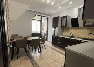 Сдается 4-комнатная квартира, 120 м2, Махачкала, улица Габитова, 14Д, Ленинский район