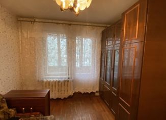 Сдается в аренду двухкомнатная квартира, 46.7 м2, Псков, Мирная улица, 3