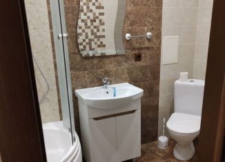 Сдам 2-ком. квартиру, 56 м2, Аксай, улица Речников, 16к2