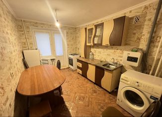 Продаю трехкомнатную квартиру, 70 м2, Грозный, проспект Мохаммеда Али, 3, 2-й микрорайон