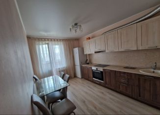 Сдается в аренду 1-комнатная квартира, 42 м2, Калуга, улица Серафима Туликова, 2