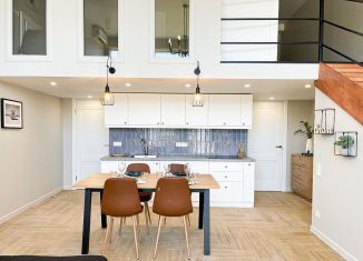 Продам 2-ком. квартиру, 72 м2, посёлок городского типа Гурзуф, улица Строителей, 3, ЖК Фамилия