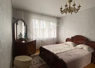 Сдаю в аренду трехкомнатную квартиру, 75 м2, Черкесск, проспект Ленина