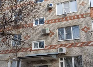 Продам 3-комнатную квартиру, 63.5 м2, поселок городского типа Черноморский, Юбилейная улица, 95А