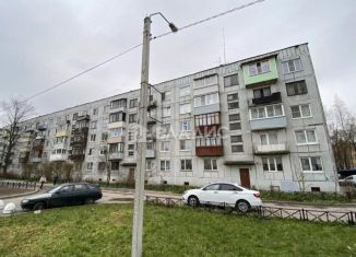 Продается двухкомнатная квартира, 47.6 м2, городской посёлок Янино-1, улица Военный Городок, 53